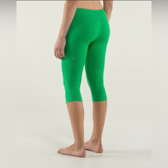 Lululemon athletica In The Flow Crop II size 8 - Picture 5 of 5